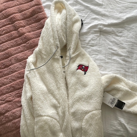 Brand new NFL bucs zip up jacket size large. Fits like medium - Picture 1 of 3